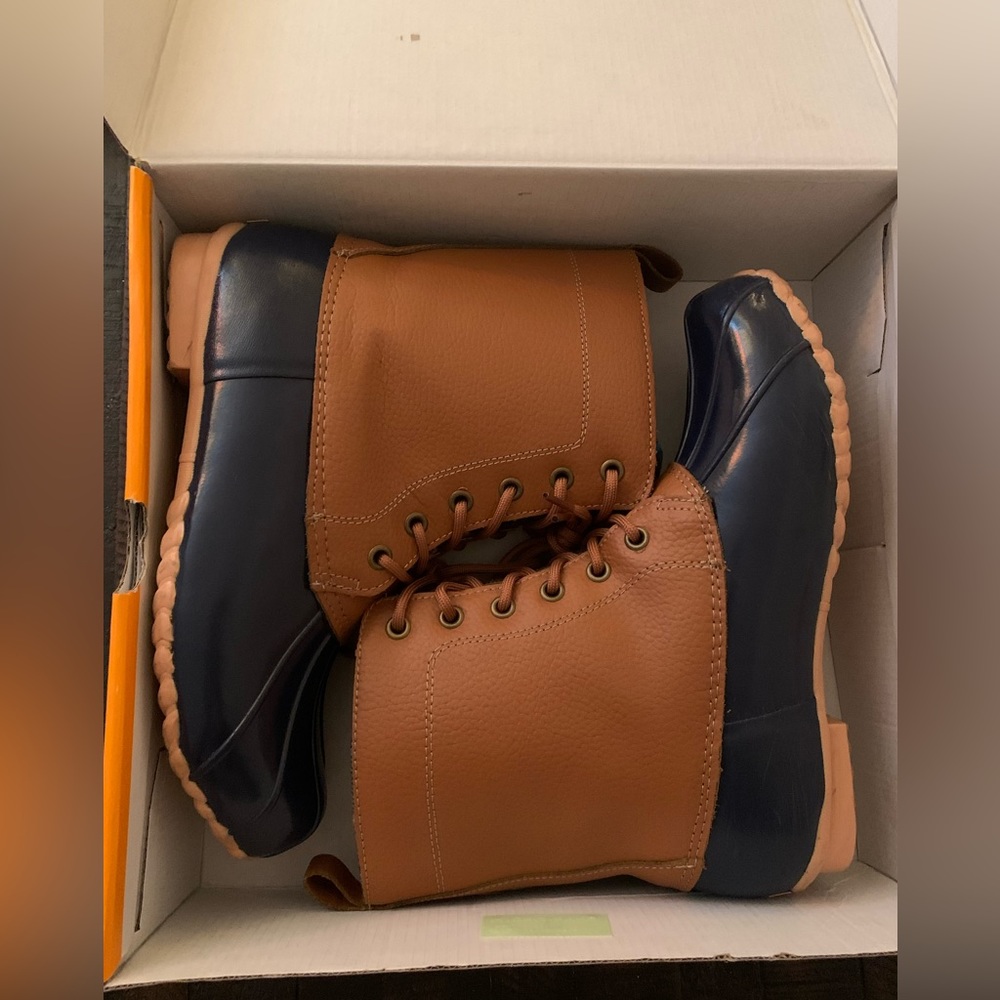 Little to no visible wear.  Waterproof. In original box.